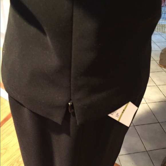 Kasper matching top and skirt . - Picture 5 of 6